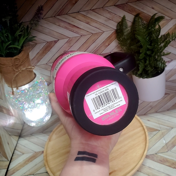 Electric Pink Neon Stanley 40 oz.  Quencher Tumbler NEW 🖤💕 - Picture 9 of 11